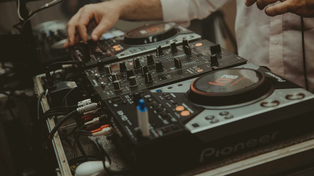 DJ 1 169