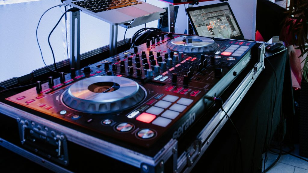 DJ 3 169