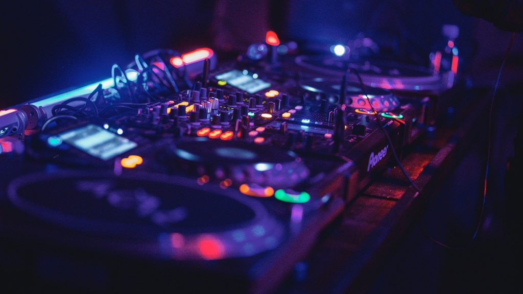 DJ 4 169