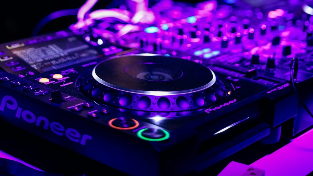 DJ 8 169